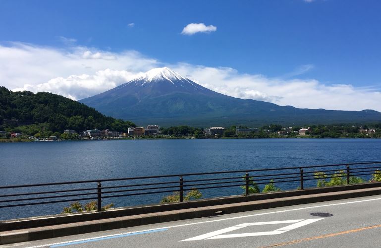fuji_overshojilake_w1.jpg